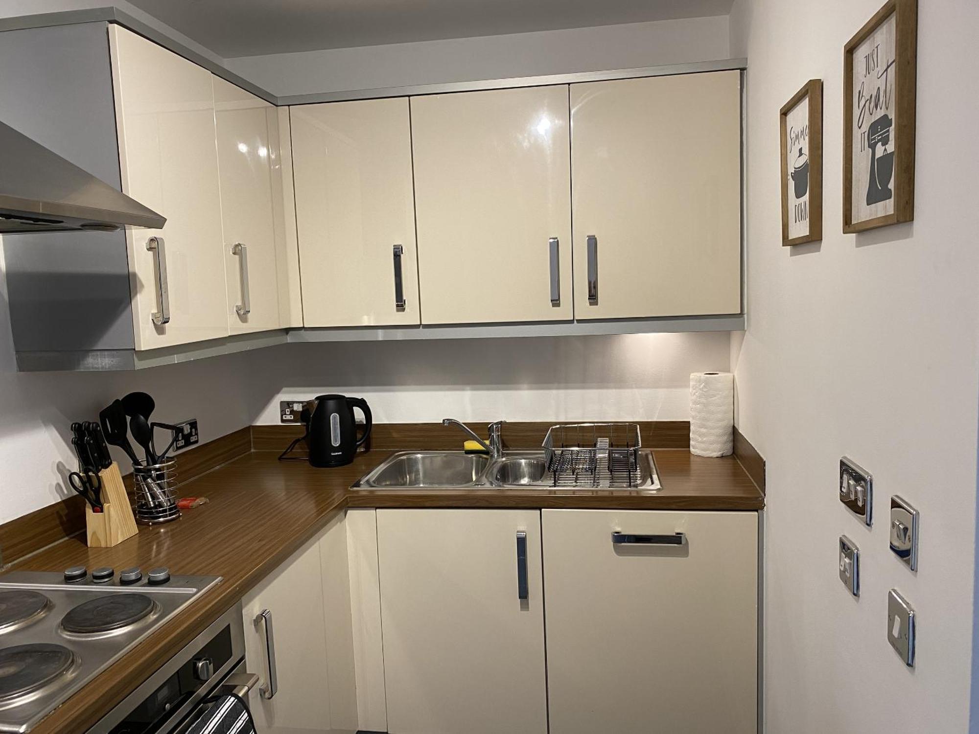 Tailor That Property - Chelsea House Milton Keynes Bilik gambar
